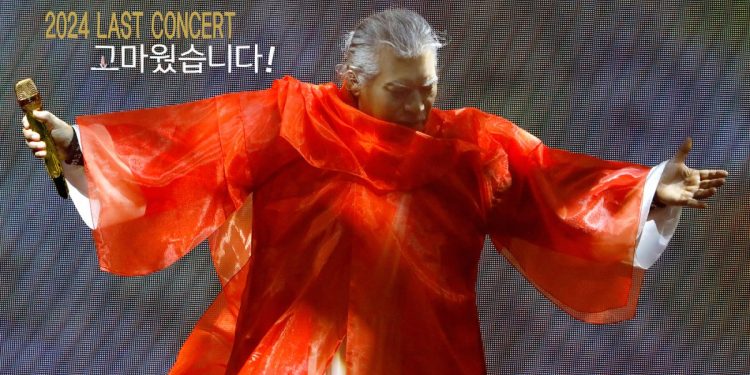 “반백년 넘어 여기까지, 고마웠습니다”…’가황’ 나훈아, 가수 은퇴 시사