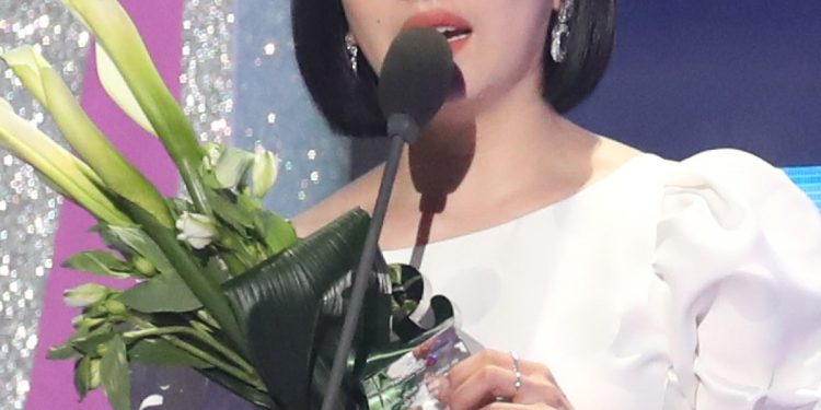 벤, 이욱 이사장과 결혼 3년 만에 파경…양육권은 벤이