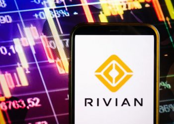 수요 급감, 미 전기차 감원 본격화…테슬라는?