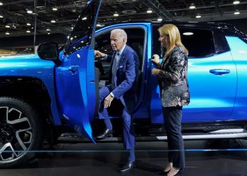 바이든, 중국산 커넥티드 차량 ‘안보 위험’ 조사 지시…규제 수순