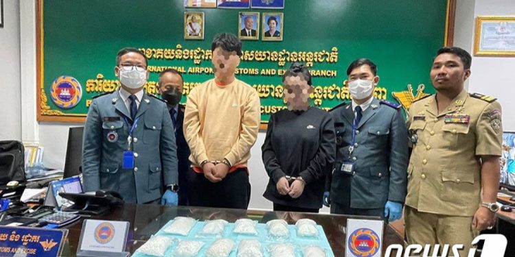 캄보디아 당국, 마약 2㎏ 몸에 두른 한국인 2명 공항서 검거