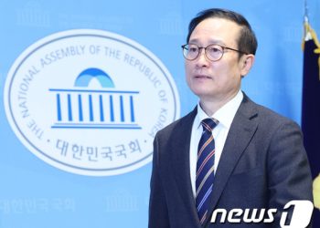 홍영표 “사당화 행태에 분노…정치적 학살” 탈당 선언