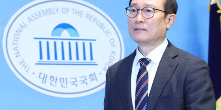 홍영표 “사당화 행태에 분노…정치적 학살” 탈당 선언
