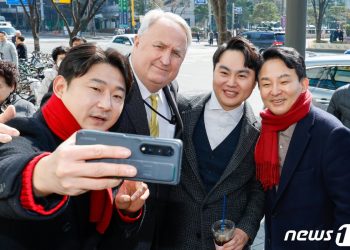 국힘, 위성정당 국민의미래 선대위원장으로 인요한 검토