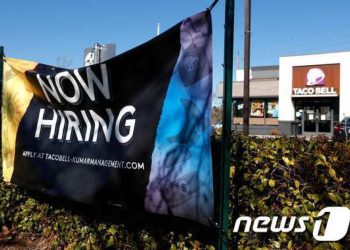 미국 2월 고용 27.5만건 증가…전망치 대폭 상회