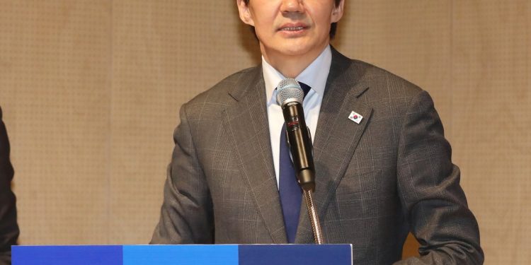 비례정당 투표…국민의미래 32%·민주연합 16%·조국혁신당 17%