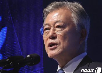 ‘125회 통계조작’ 김수현·김상조·김현미 등 11명 기소…장하성 무혐의