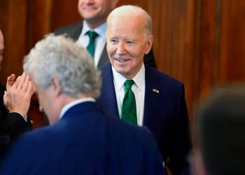 ‘지지율 뒤져도 내가 더 돈 많아’…바이든 지난달 706억원 모금