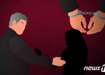 “낯선 남자보다 안전”…10대 딸 성폭행한 계부, 섹스토이 선물한 엄마