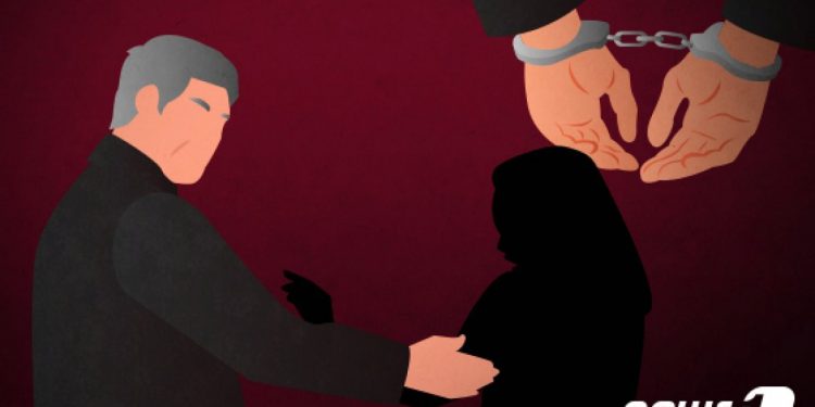 “낯선 남자보다 안전”…10대 딸 성폭행한 계부, 섹스토이 선물한 엄마