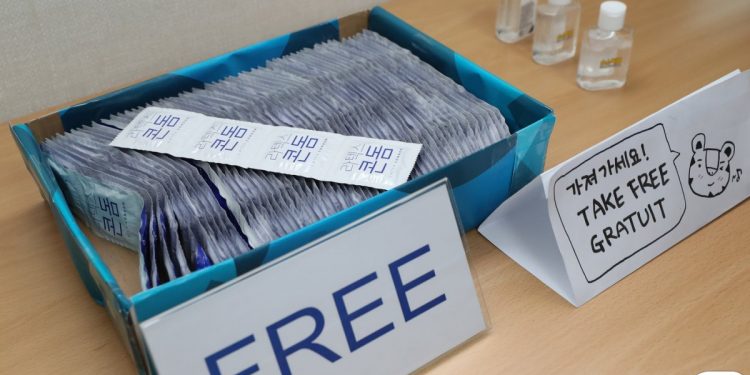 “빨래하다 고3 아들 주머니서 콘돔, 눈앞이 깜깜…모른 척해야 하나요” 母 고민