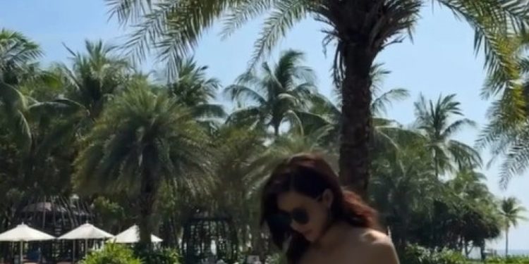 애프터스쿨 정아, ‘애둘맘’ 맞아? 파격 비키니로 뽐낸 ‘잘록 허리’