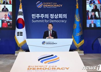 윤 대통령 “민주주의 국가, 가짜뉴스에 공동 대응해야”