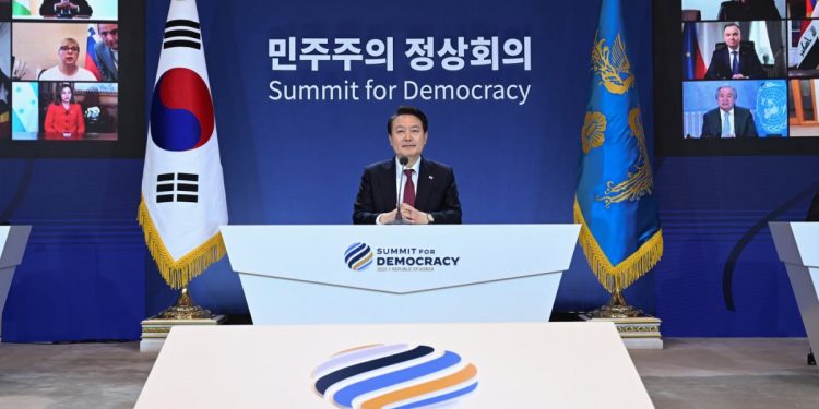 윤 대통령 “민주주의 국가, 가짜뉴스에 공동 대응해야”