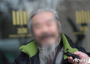 ‘무단외출’ 조두순 재수감…재판 내내 말 가로채며 “판사님 예쁘게 말해”