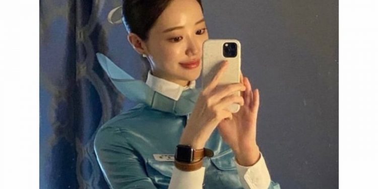 ‘승무원 변신’ 최준희, 장원영이랑 똑닮았네…올백 머리도 찰떡 소화