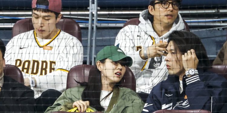 손예진·현빈·이동욱·공유 한 ‘프레임’에? 다저스 vs 파드리스, 고척돔 직관 포착
