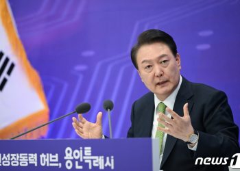 尹 물러섰으나…의료계 ‘2000명 증원’ 철회 고수에 대화 난항