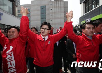 한동훈 “국회 세종 이전” 띄우며 인천행…이재명, 충주 찾아 “기만행위”