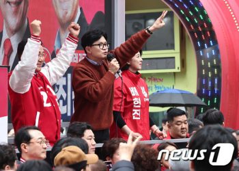 국힘 37% 민주 29%…오차범위 밖 앞선 국힘 바닥찍고 ‘반등세’