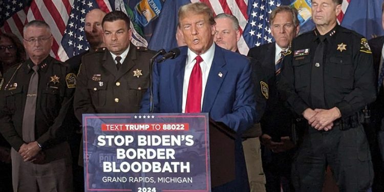 전기차로 바이든 때리는 트럼프…”취임 즉시 보조금 없앨 것”