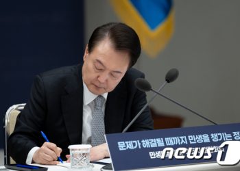 전공의 대표와 140분간 독대한 尹, 의정 갈등 해법 실마리 찾을까