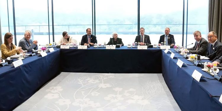 ‘방중’ 옐런 美재무, 과잉 생산·불공정 무역 “개선해야”