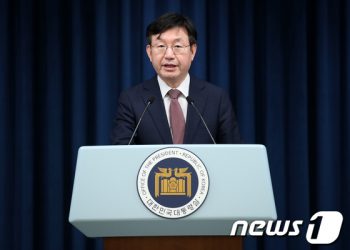 대통령실 “물가, 개별품목 지원해 안정화…금리 인하 작업 필요”