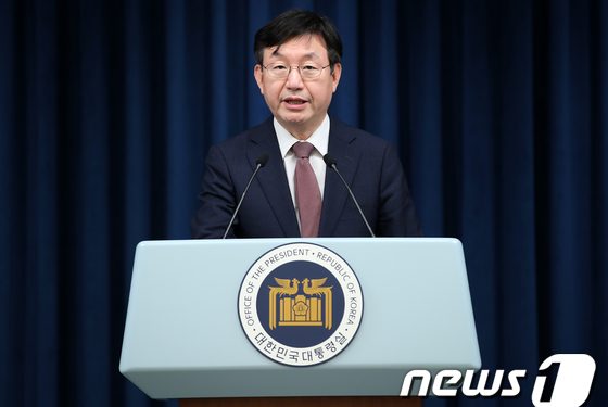 대통령실 “물가, 개별품목 지원해 안정화…금리 인하 작업 필요”