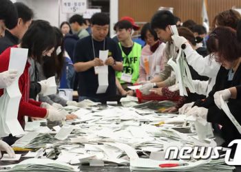 출구조사와 다르네…개표율 13.95% ‘국힘 126 vs 민주 98’