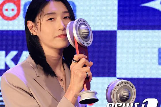 “한 시즌 더” 외친 ‘여제’ 김연경의 바람 “내 경쟁자가 생겼으면”