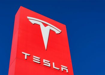 테슬라 직원 10% 1만4000명 감원, 개장전서 1.3%↓