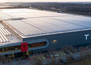 ‘전기차 한파’ 테슬라 인력 줄이는데…현대차·기아 고용 늘린다