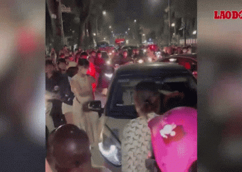 조수석에 불륜녀 태운 남편, 딱 걸렸다…”내려!” 벽돌로 창문 내리친 아내