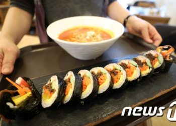 ‘햄 빼는 값 2000원’ 황당 김밥집, 이번엔 “라면에 면 빼면 3000원 추가”