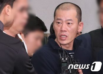 “부정부패 심각, 미친X 수두룩”…새벽 아파트 방화, 대피 주민 12명 사상