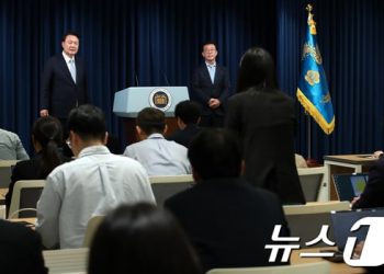 영수회담 시작부터 ‘삐걱’…실무협의 연기에 용산-민주 신경전