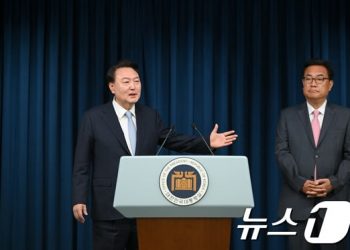 尹, 정진석 실장·홍철호 정무 임명…정치 복원, 소통 의지