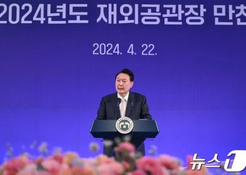 윤 대통령 “재외공관장, 경제·민생외교에 매진해달라…역할 중요”