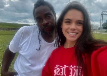 앨라배마 여성 틱토커, 홈리스 화가 도운 선행 화제