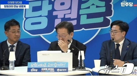 이재명 “윤석열 탄핵? 이게 뭐야, 내가 안 읽은 겁니다”…셀프 입틀막