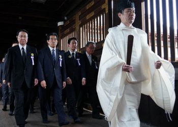 다카이치 日경안상 야스쿠니 참배…오전엔 국회의원 94명 집단참배