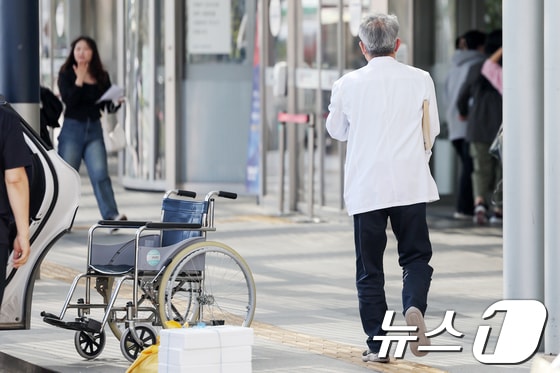 서울대·울산의대 등 전국 대학병원 잇달아 ‘주 1회 셧다운’ 결정