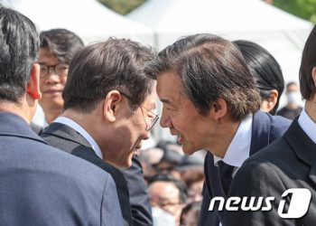 조국 체급 키우는 무대 될라…친명·이준석 ‘연석회의’ 단칼 거절