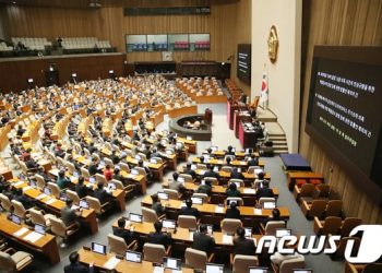 22대 국회 전쟁터 될라…원내사령탑 ‘찐윤vs 찐명’ 조짐