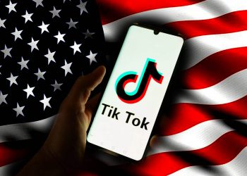 바이든 틱톡매각법 서명했지만…’Z세대 표심’에 캠프는 계속 사용