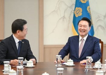 尹·李, 의료개혁 공감·민생지원금 이견…”종종 만나자”