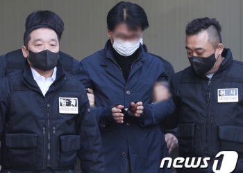 이재명 습격범, 유치장서 ‘죽지 않았다’는 것 알고 “분하다”