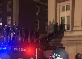 뉴욕경찰, 컬럼비아대 점거 반전 시위대 100여명 연행