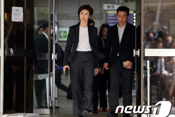 “21억 빼돌려 주택보증금·카드대금 사용”…노소영 비서 구속 기소